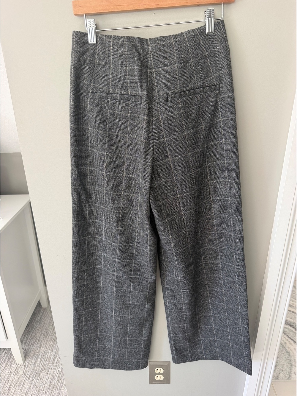 Banana Repblic Pleated Wide Leg Pants.